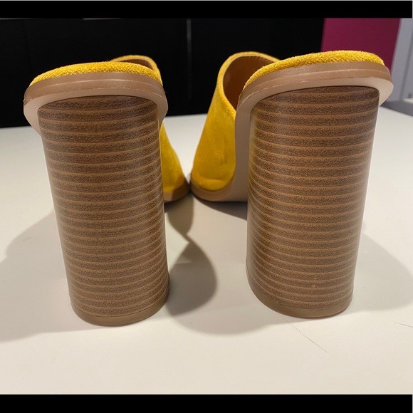 Yellow heels - Picture 5 of 5